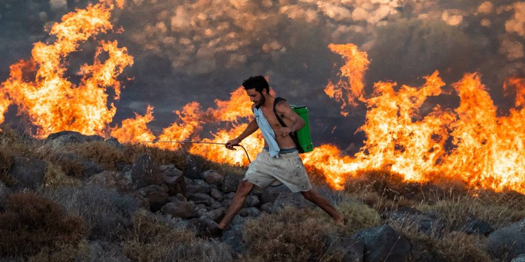 Çeşme'de yangına halktan müdahale: Su bidonu, eşofman, toprak.. 6